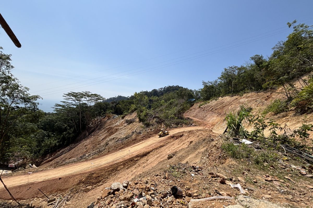HK minta warga bersabar untuk lewati jalan Simaninggir Tapteng