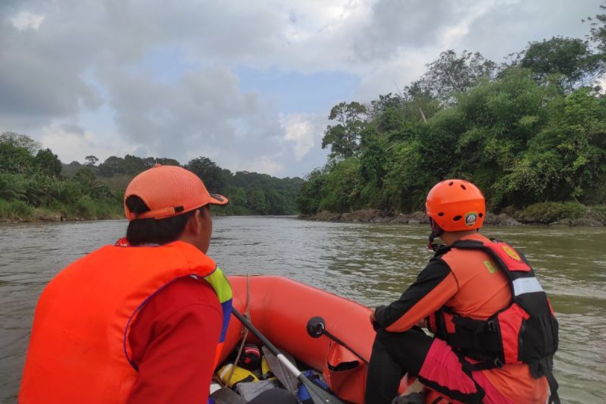 SAR Palembang cari pemain angklung tenggelam di Sungai Empat Lawang