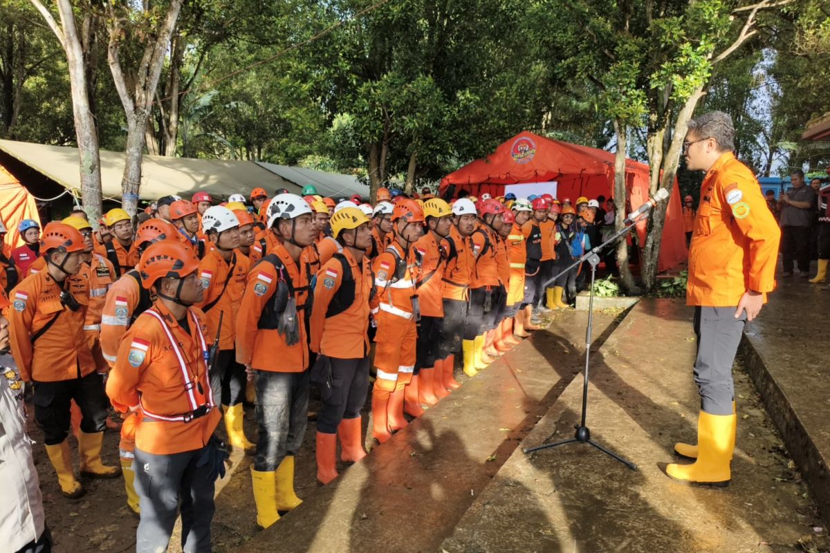 Tim SAR gabungan lanjutkan pencarian 80 korban longsor di Cisarua