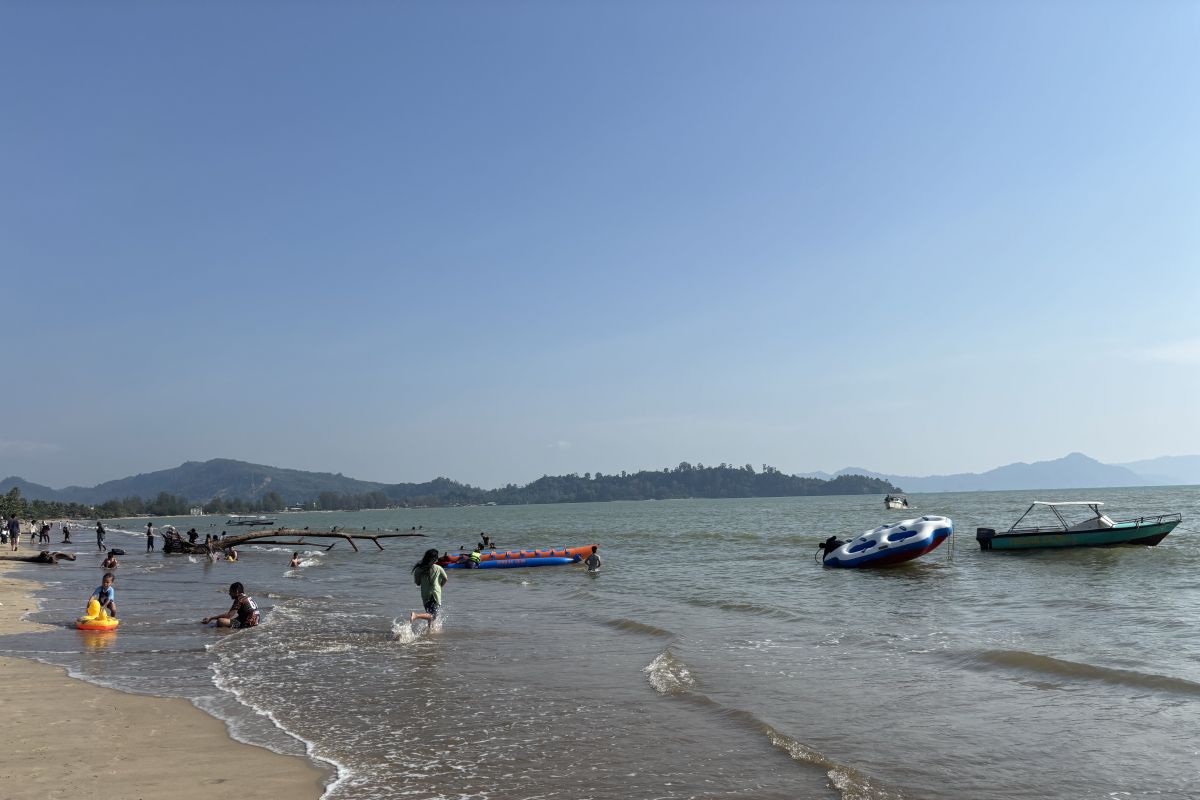 Akses jalan dibuka, pedagang Pantai Pandan Tapanuli Tengah optimistis ekonomi pulih