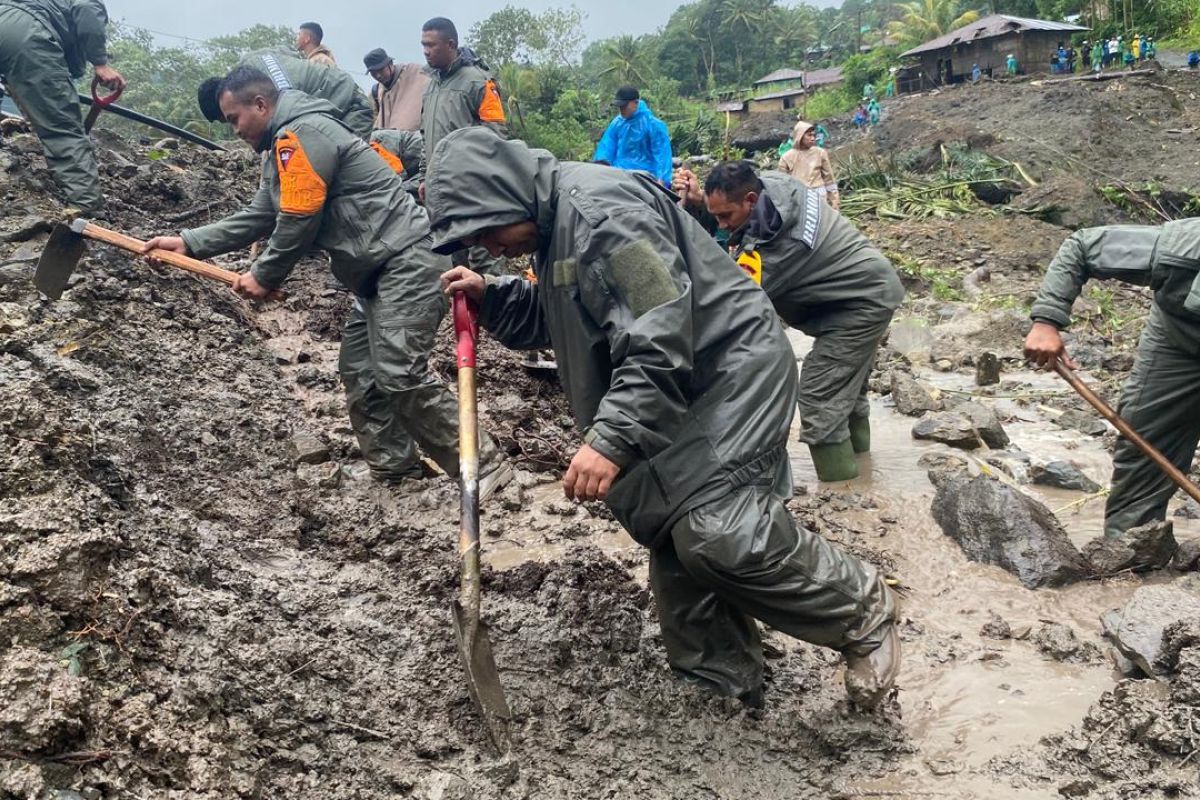Polda NTT terjunkan Brimob cari korban longsor di Manggarai Timur