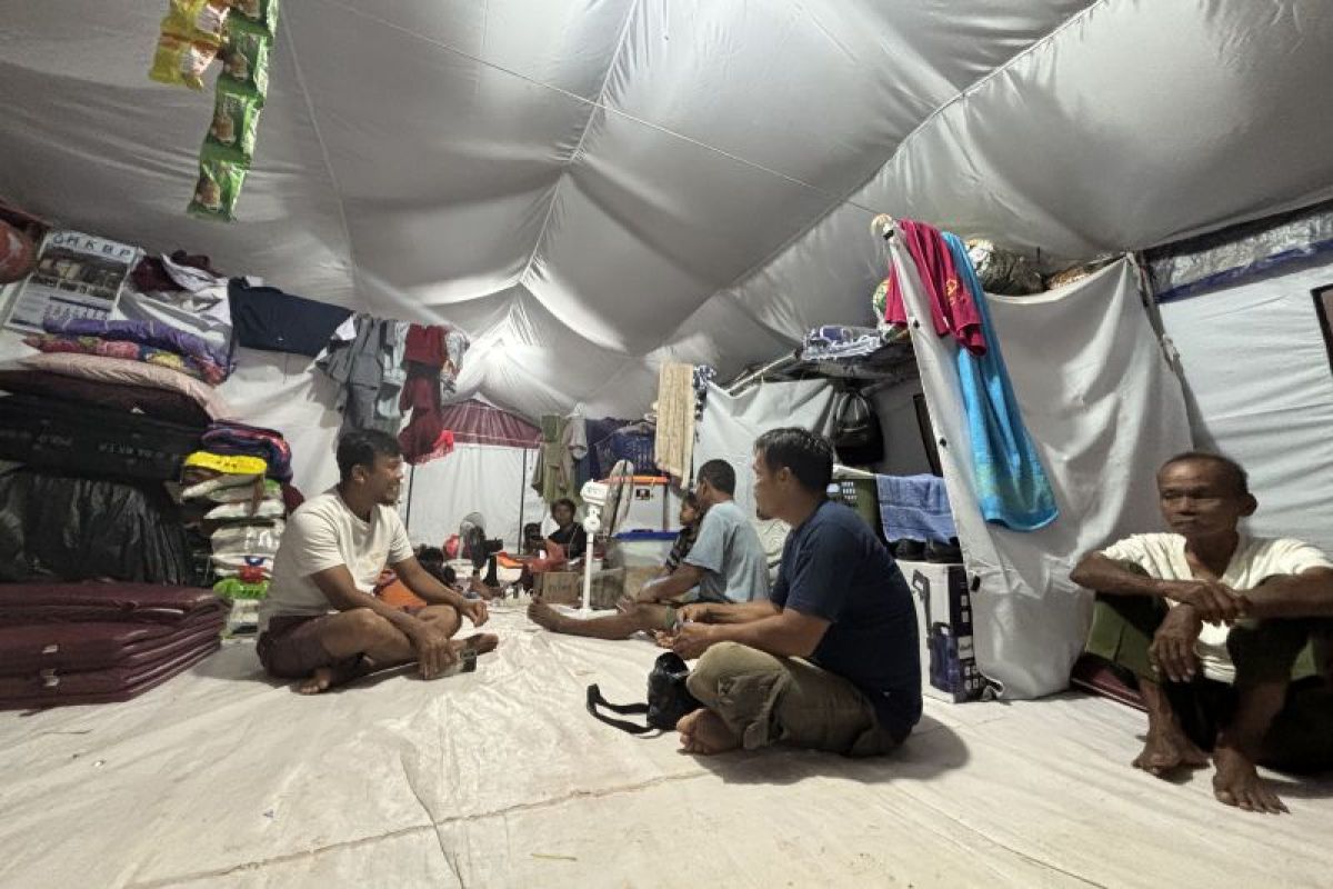 912 warga Hutanabolon Tapteng jalani hidup di tenda pengungsian