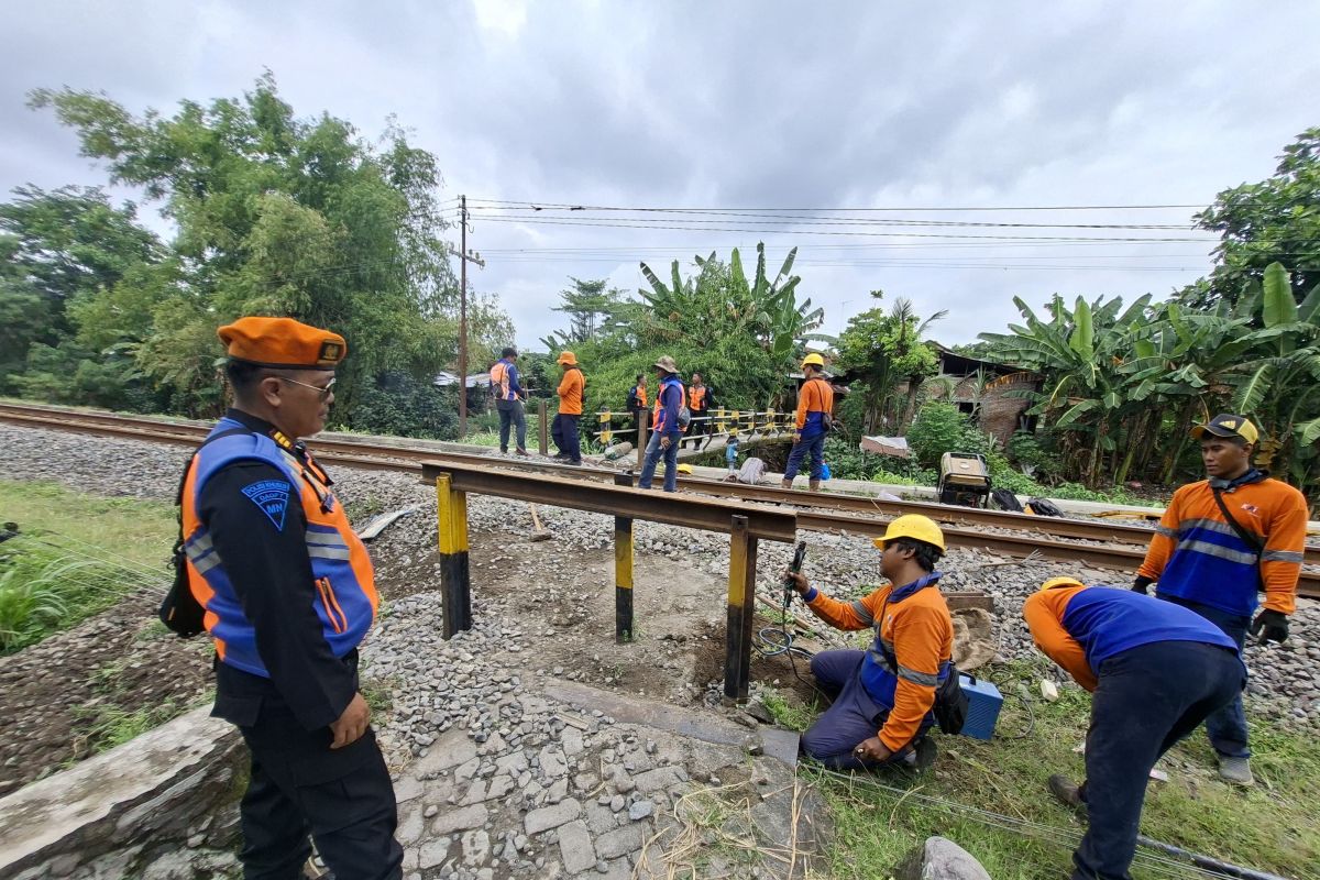 Daop 7 tutup pelintasan tidak resmi di Kediri 
