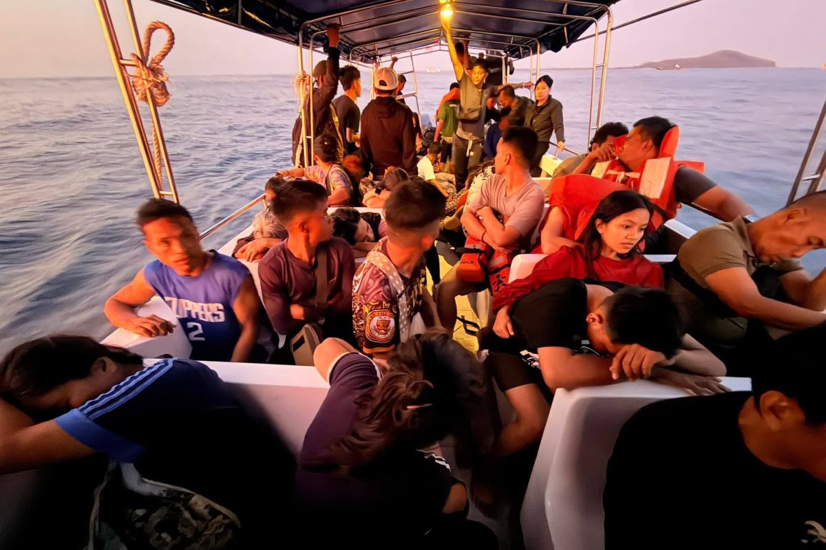 10 orang hilang usai kapal feri dengan 344 orang tenggelam di Filipina