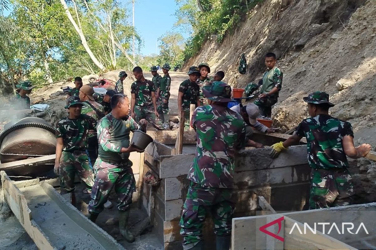 TNI AD bangun jembatan gantung di Aceh Tengah
