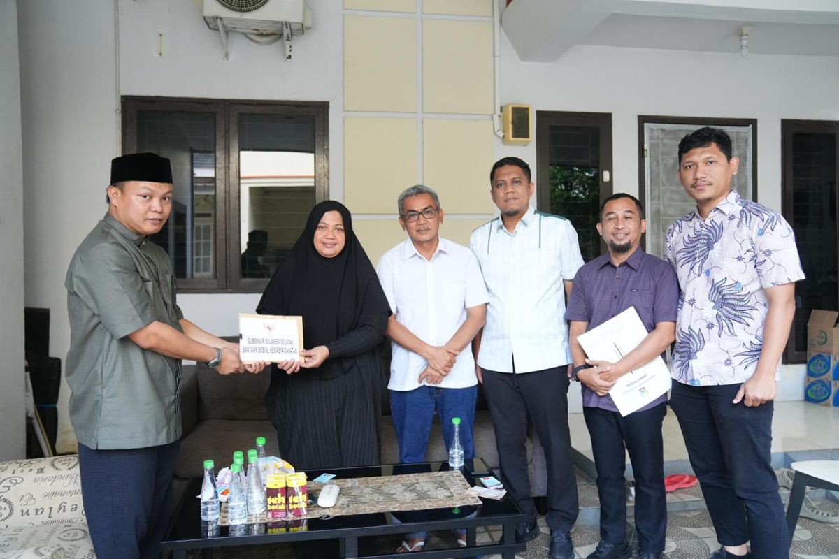Pemprov Sulsel serahkan santunan korban kecelakaan ATR 42-500