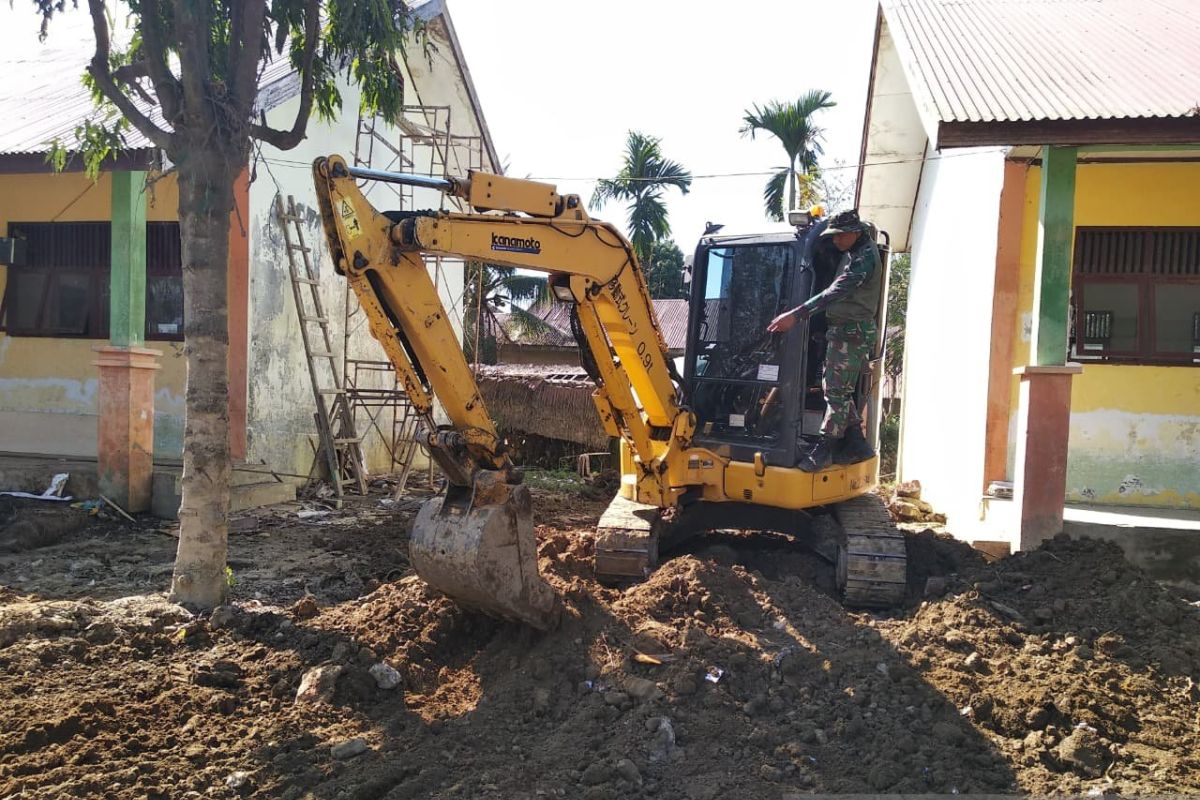 Tentara Nasional Indonesia Memulihkan Sekolah Dasar yang Rusak Akibat Banjir di Aceh Utara