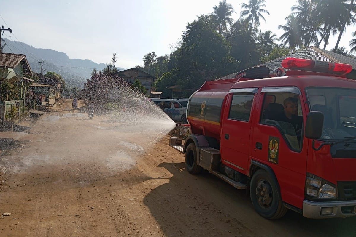 TNI kerahkan mobil pemadam pulihkan lingkungan di Tapanuli Tengah