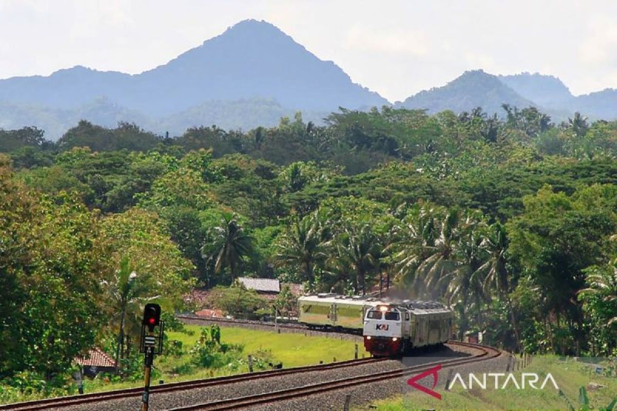 KRL Palur-Yogya sempat terhenti di Maguwoharjo dampak gempa Pacitan