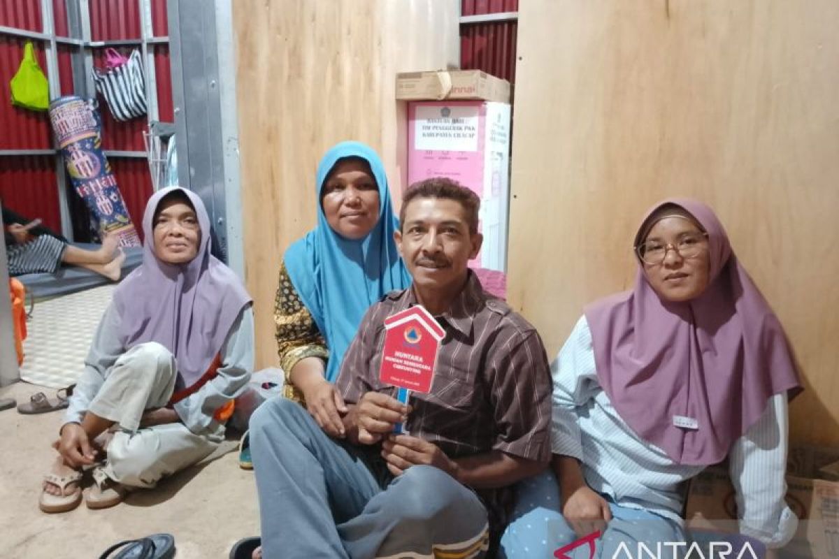 17 rumah hunian sementara BNPB diterima korban longsor di Cilacap