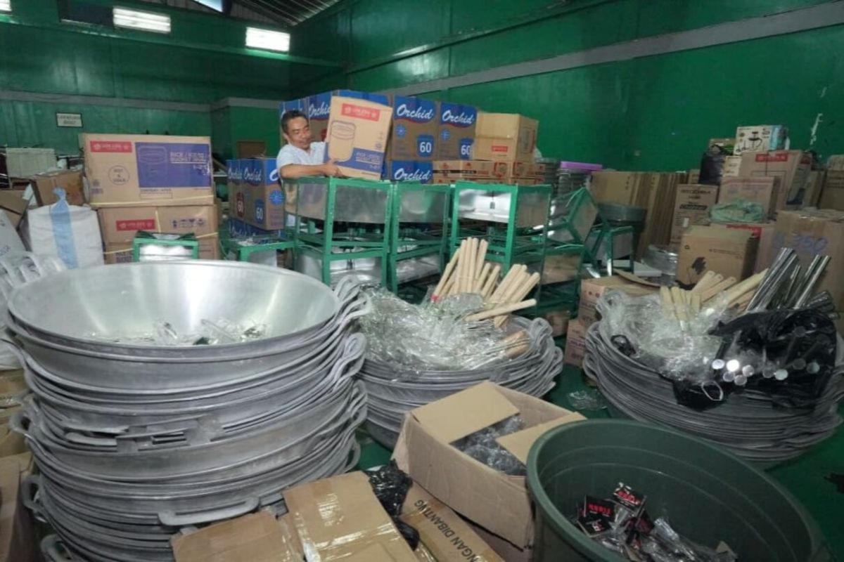 Kementrans salurkan bantuan tenda hingga alat dapur untuk warga Aceh