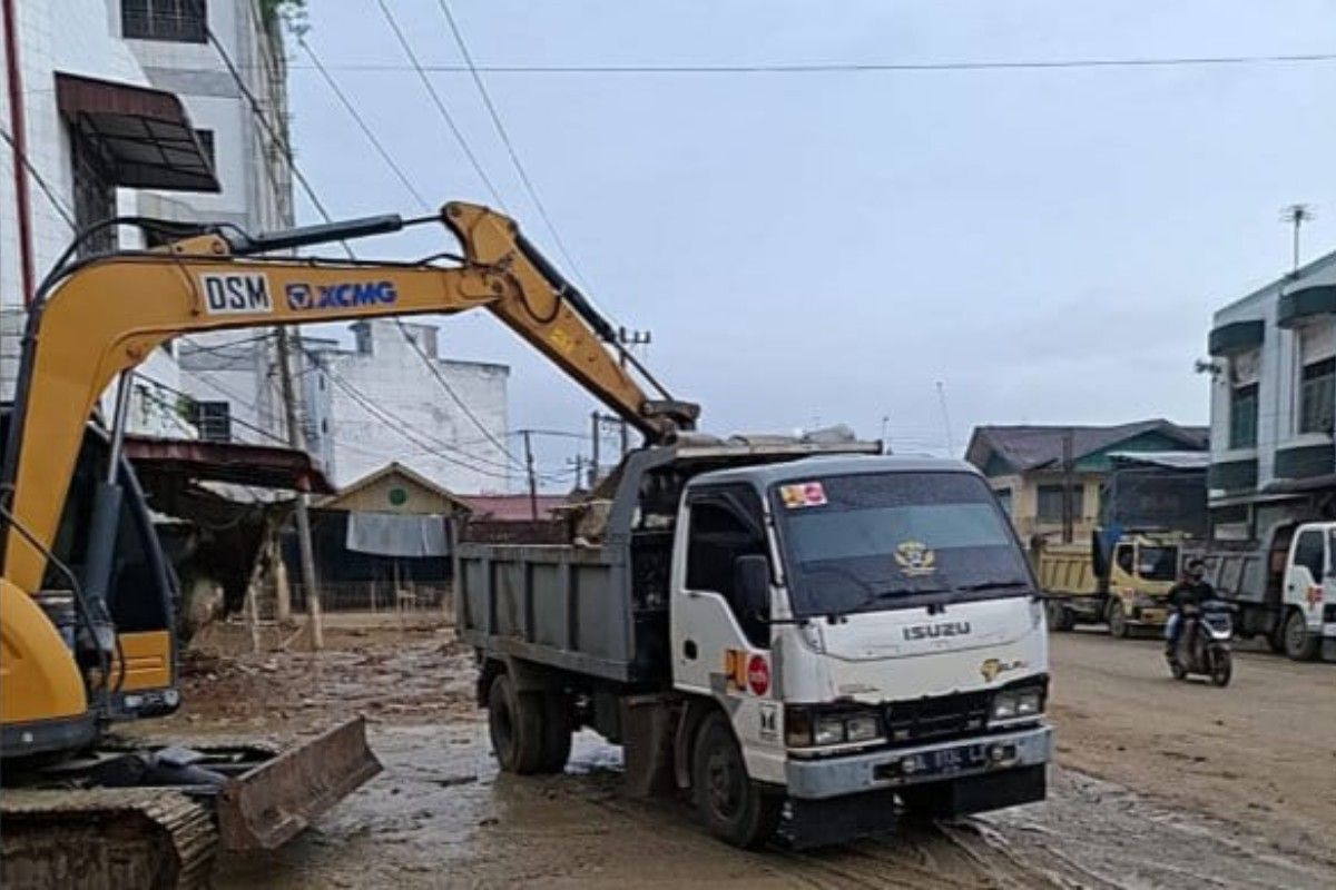 Kementerian PU angkut 698 ton sampah dan lumpur bencana di Aceh