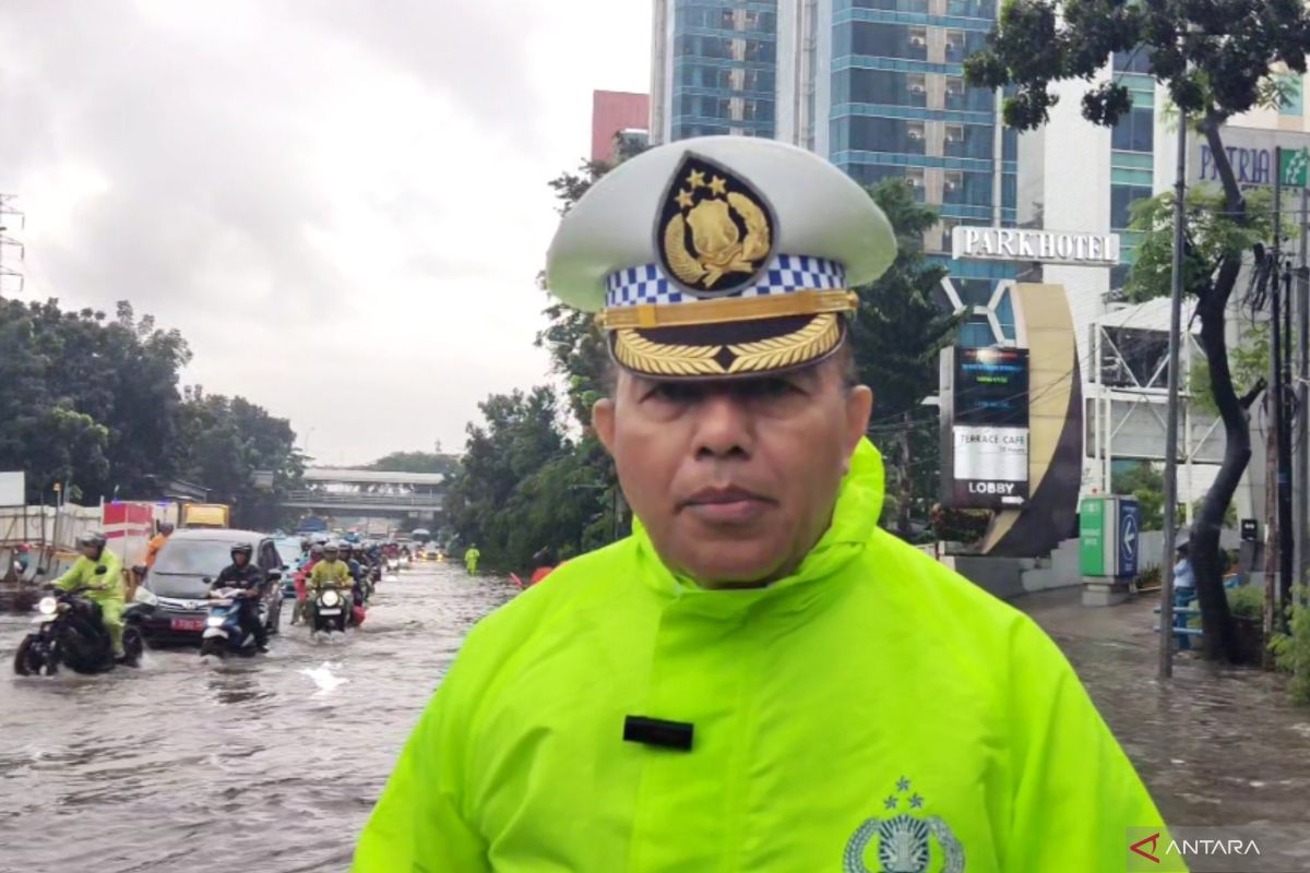 Rekayasa lalu lintas di Jalan DI Panjaitan diberlakukan imbas banjir
