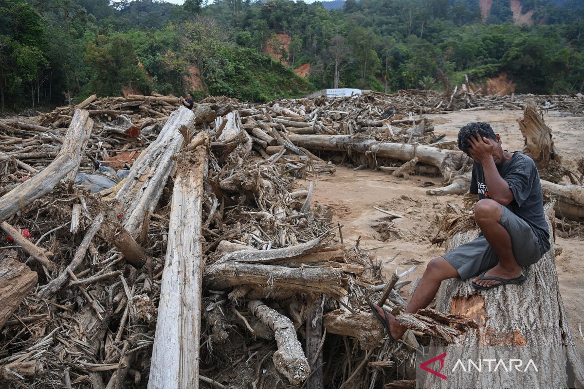 Dua bulan pascabanjir bandang, empat desa di Tapanuli Tengah masih terisolasi