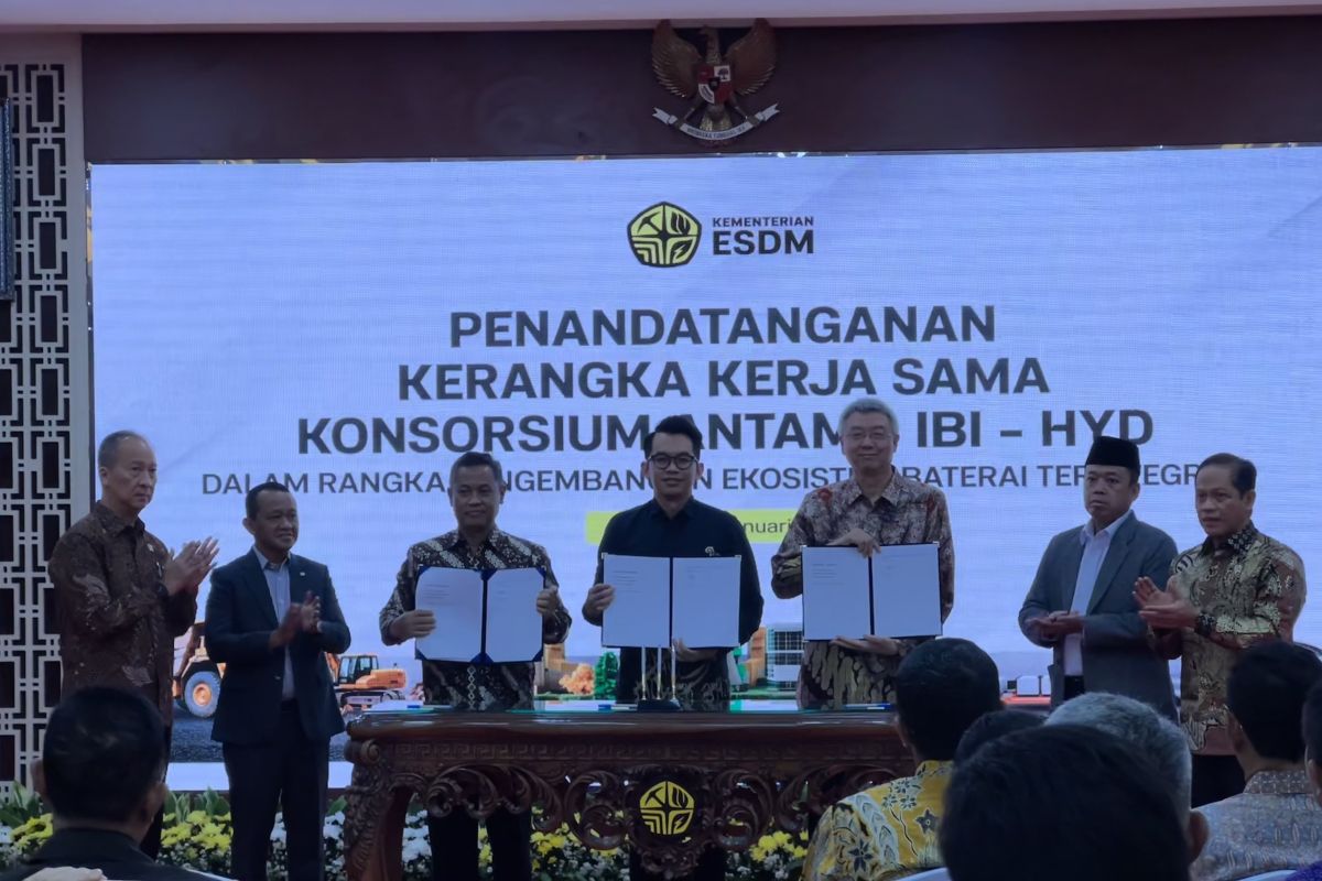 Bahlil saksikan kesepakatan konsorsium Huayou ekosistem baterai EV