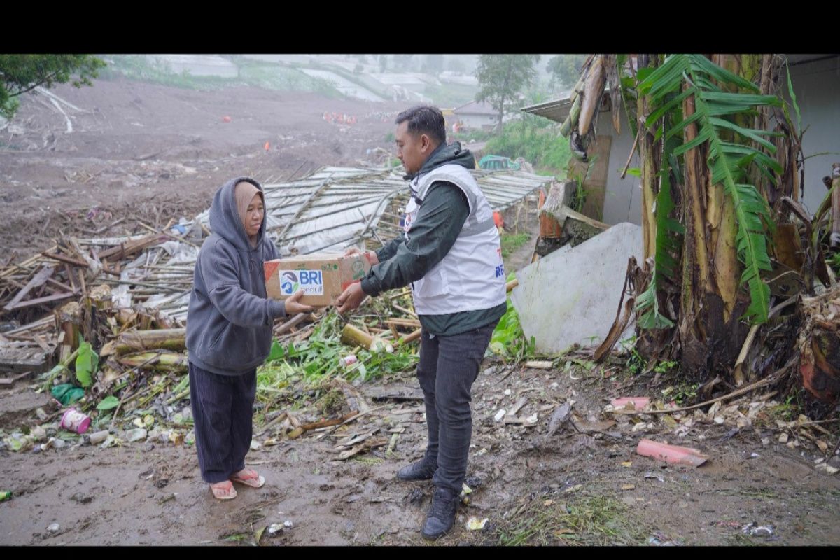 BRI Peduli salurkan bantuan bagi warga terdampak bencana di Cisarua