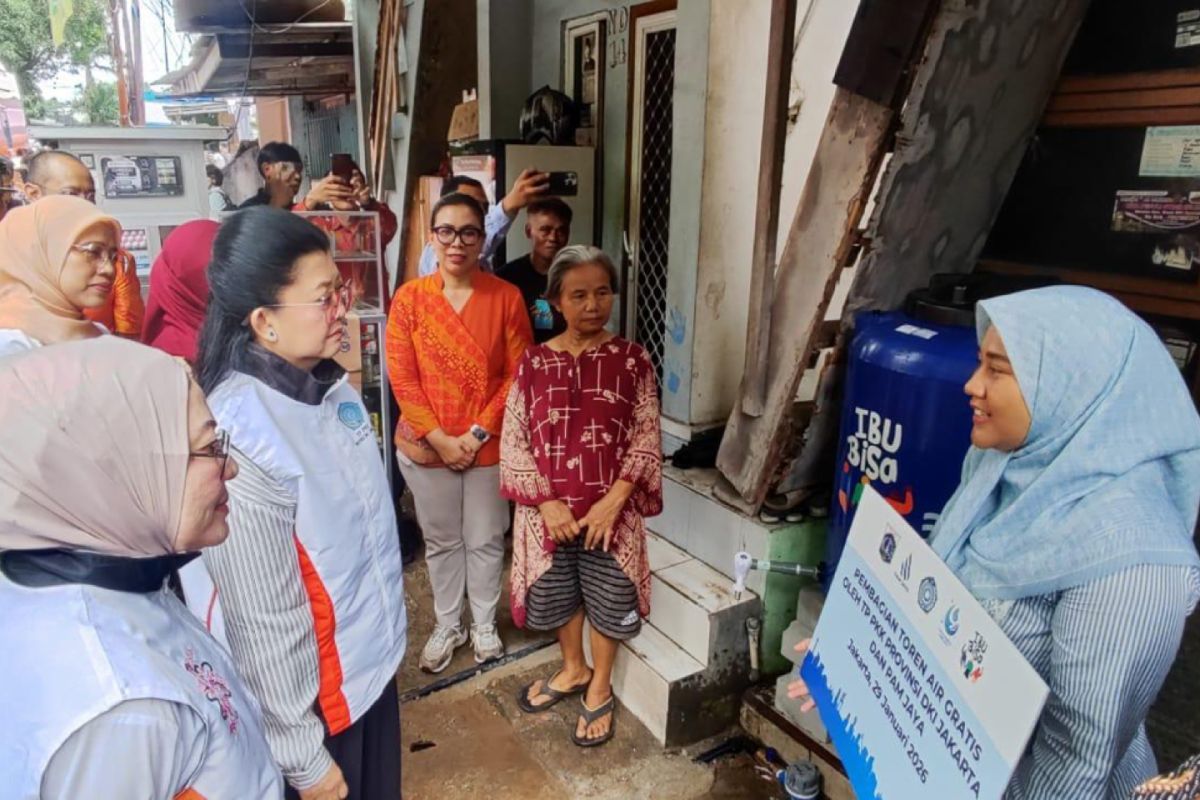 PAM Jaya dan TP PKK DKI bagikan 1000 toren air gratis untuk warga