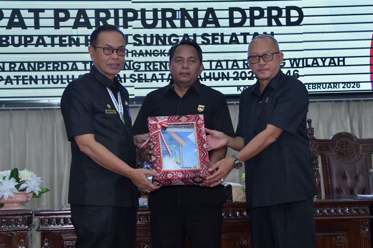 DPRD HSS paripurnakan penyampaikan Raperda RTRW 2026-2046