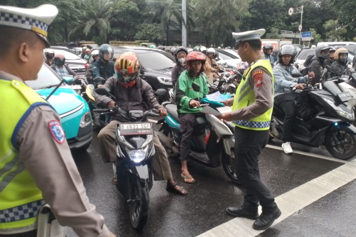Hari pertama Operasi Keselamatan Jaya, Polres Jakbar utamakan edukasi