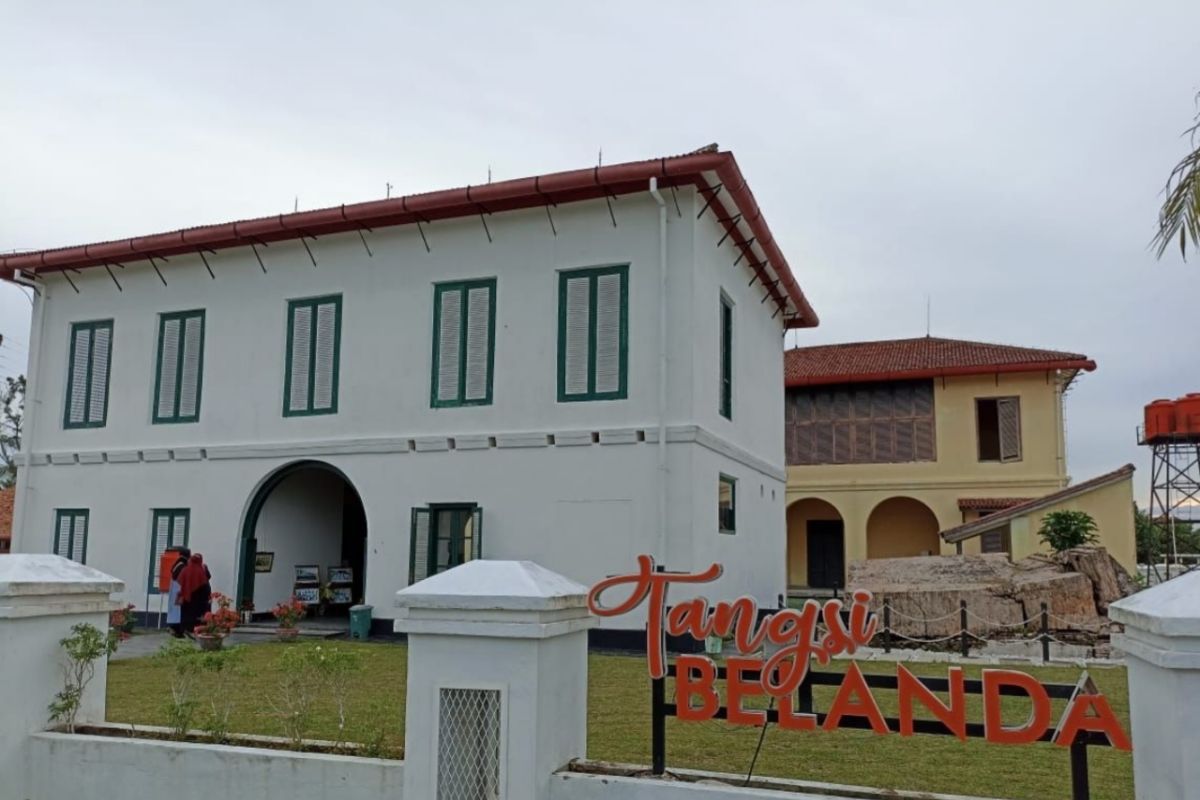 DPR Desak Pemugaran Barak Belanda di Siak Pascakeruntuhan Lantai