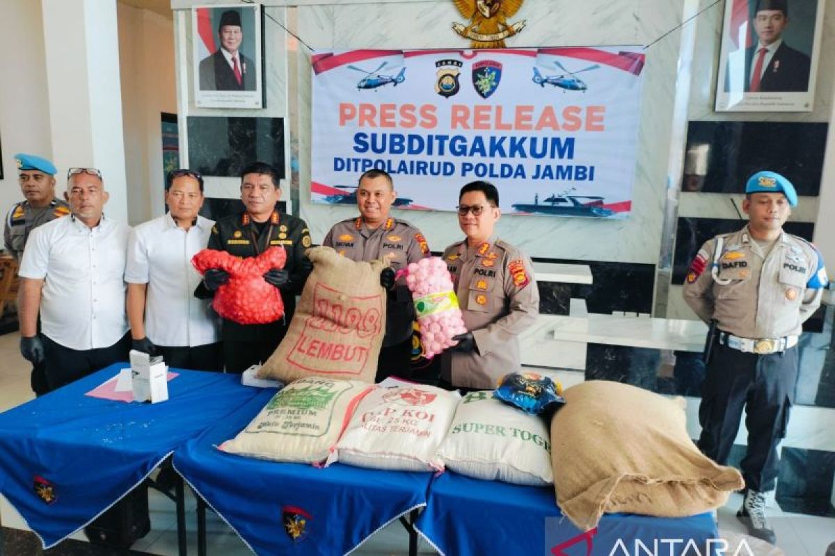 Tim Ditpolairud Jambi amankan kapal pengangkut hasil pertanian ilegal