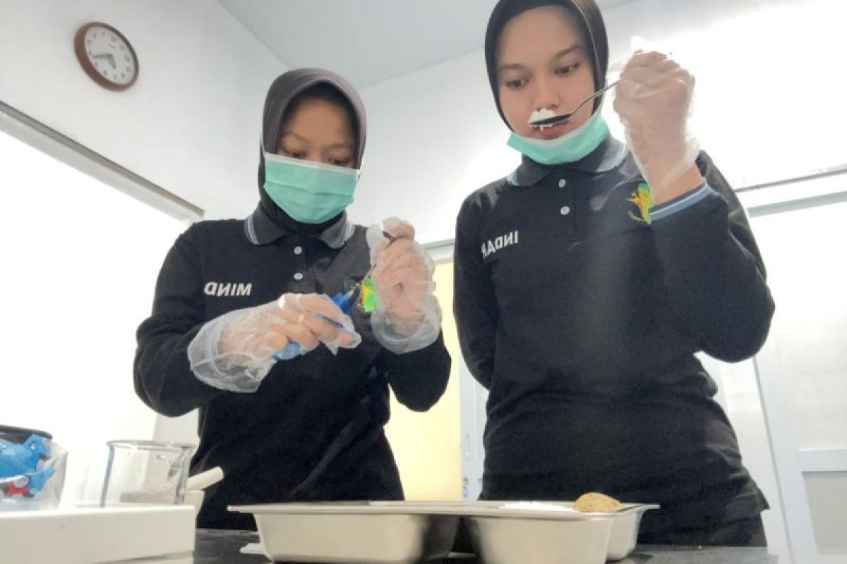 Polres Karanganyar pastikan keamanan menu SPPG YKB lewat pemeriksaan food safety