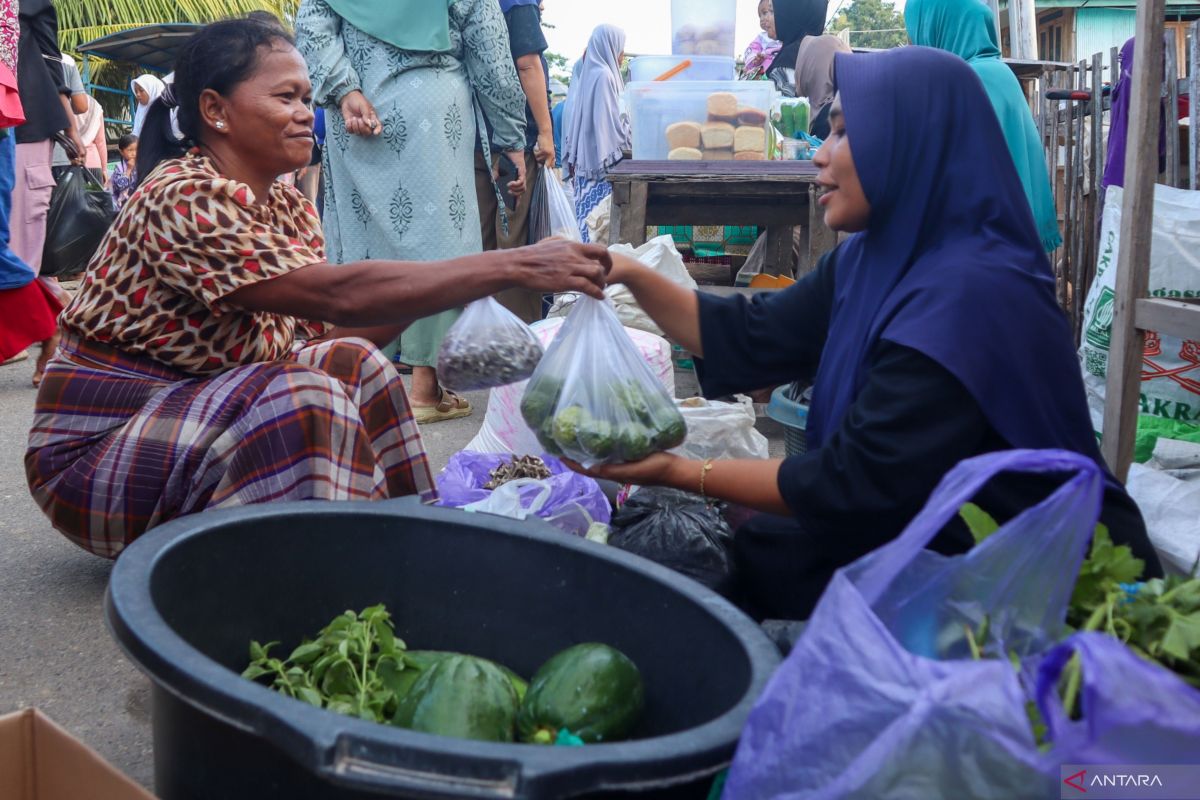 Transaksi jual beli dengan sistem barter di Manggarai Barat