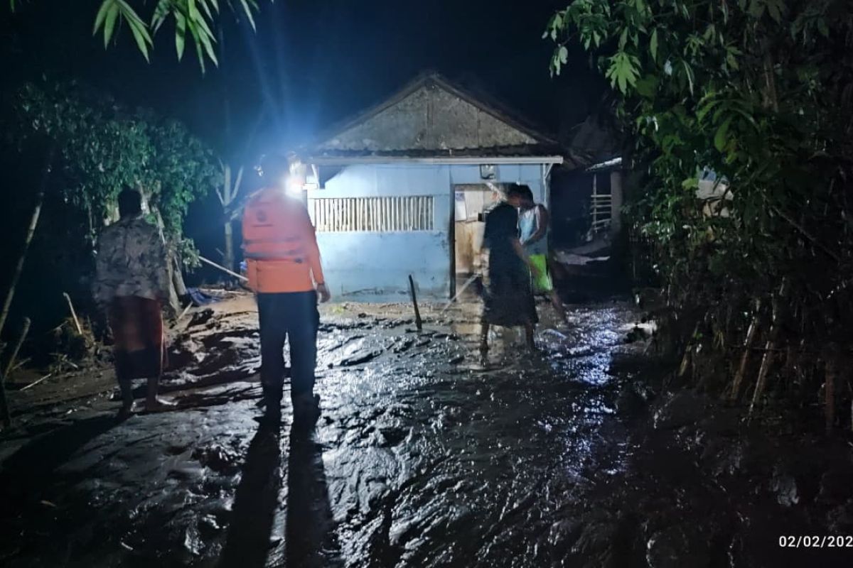 Satu orang dikabarkan hanyut saat terjadi banjir bandang di Jember