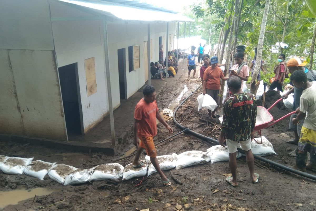 Pemkab: 200 KK korban erupsi Gunung Lewotobi belum menempati huntara