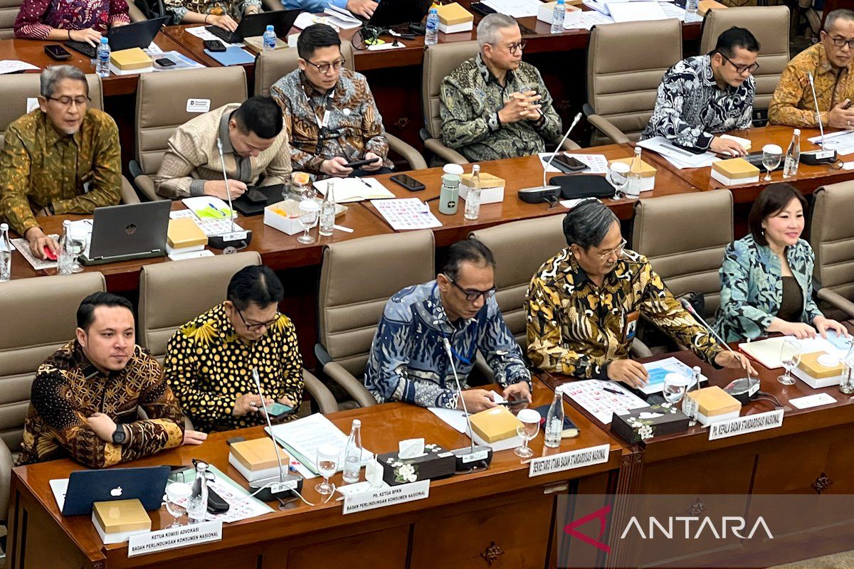 BSN pastikan tidak menetapkan SNI pada pakaian bekas impor - ANTARA News