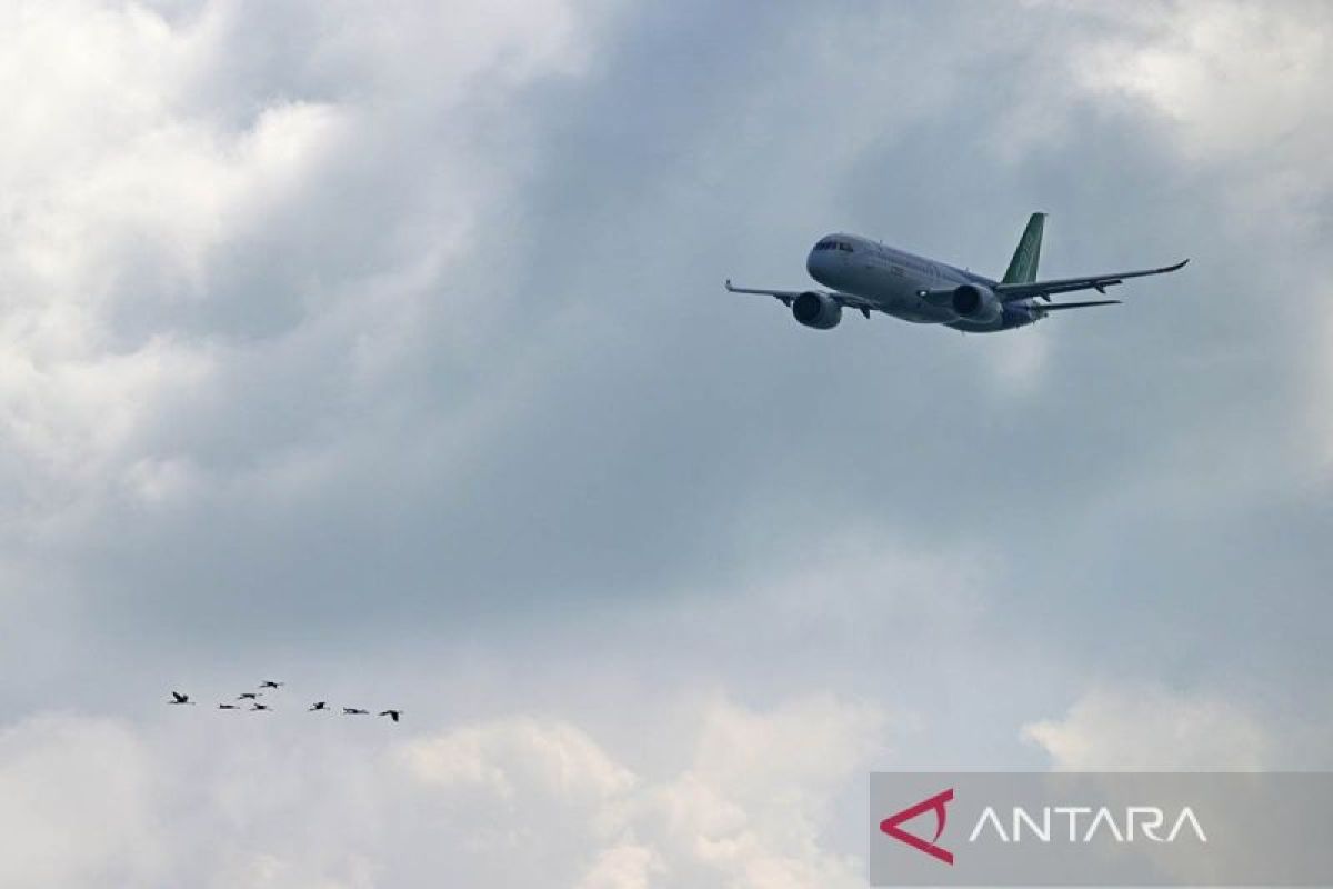 Pesawat C919 dan C909 buatan China tampil di Singapore Airshow 2026