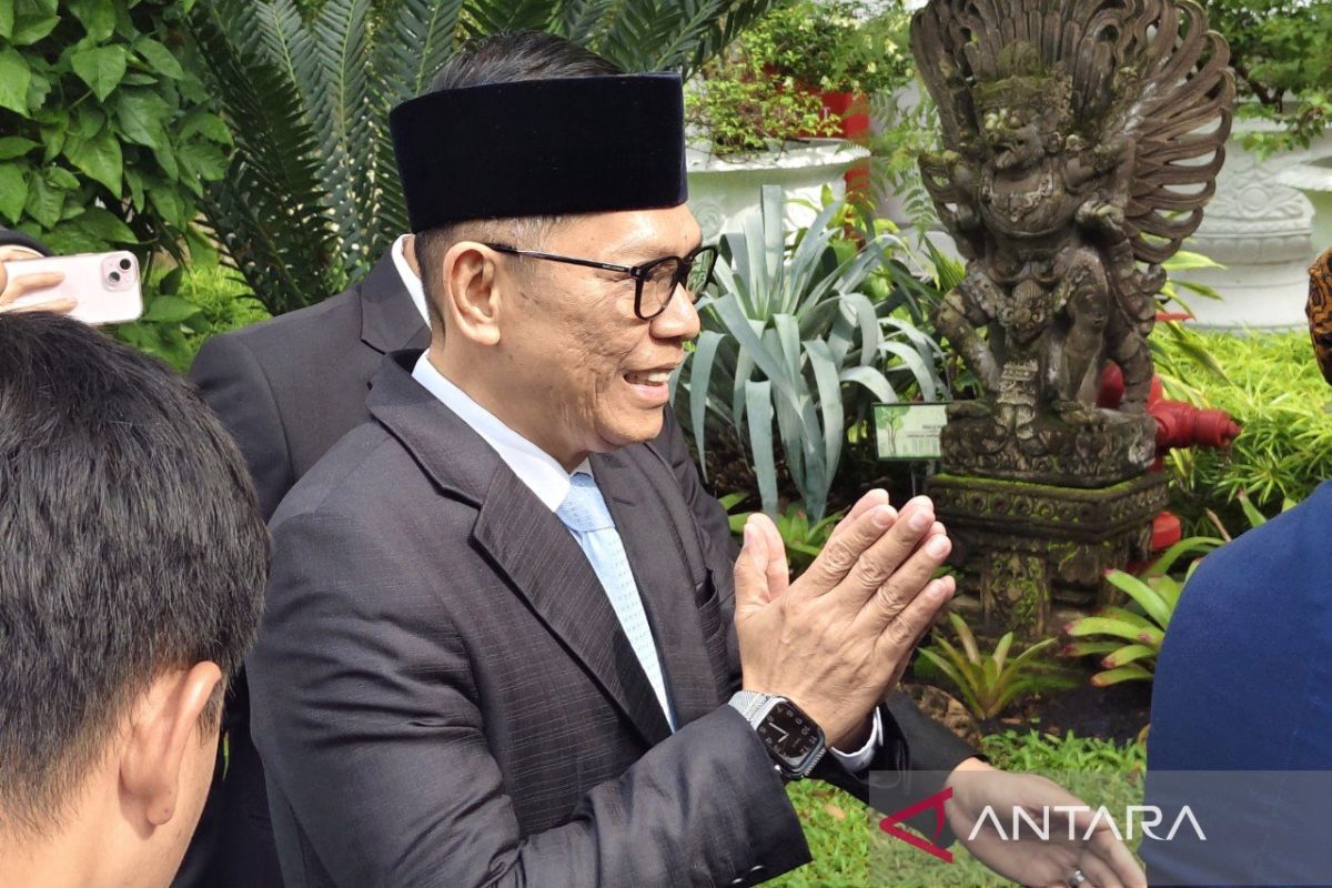 Adies Kadir tiba di Istana jelang pengambilan sumpah Hakim MK