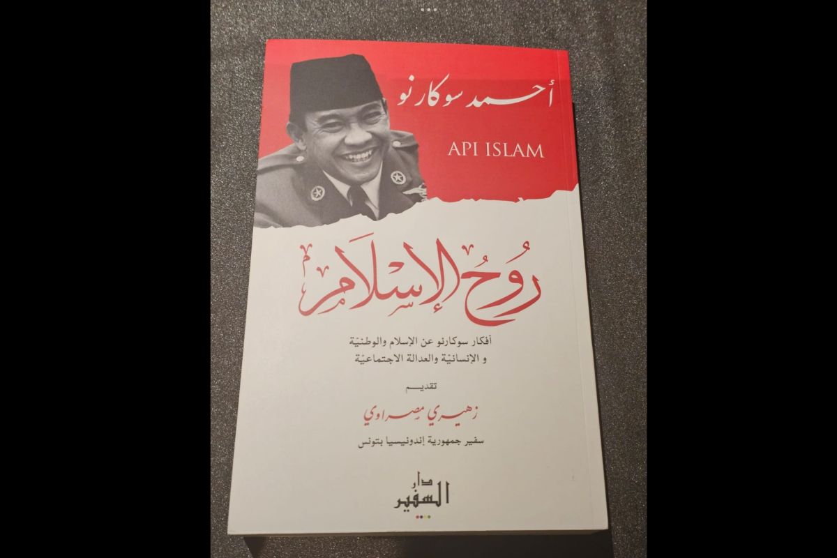 Prananda serahkan buku 'Api Islam Bung Karno' ke Pangeran Khaled