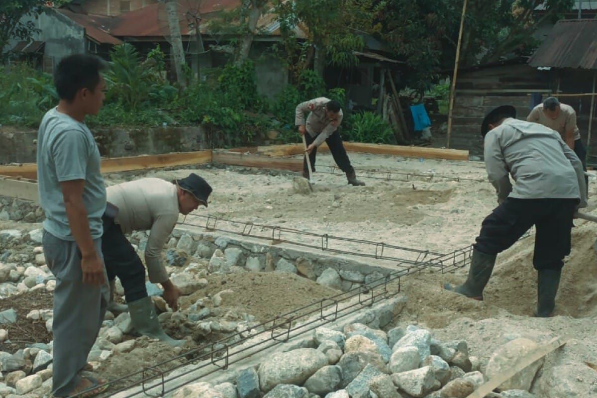 Brimob Sumut bangun rumah swadaya warga terdampak di Tapanuli Selatan
