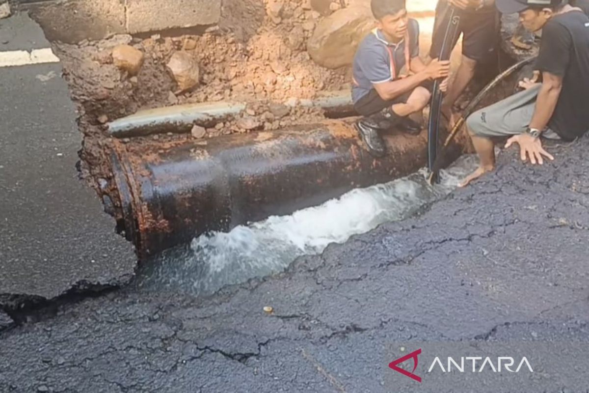 PDAM Kota Cirebon sebut 30 ribu pelanggan terdampak pipa bocor