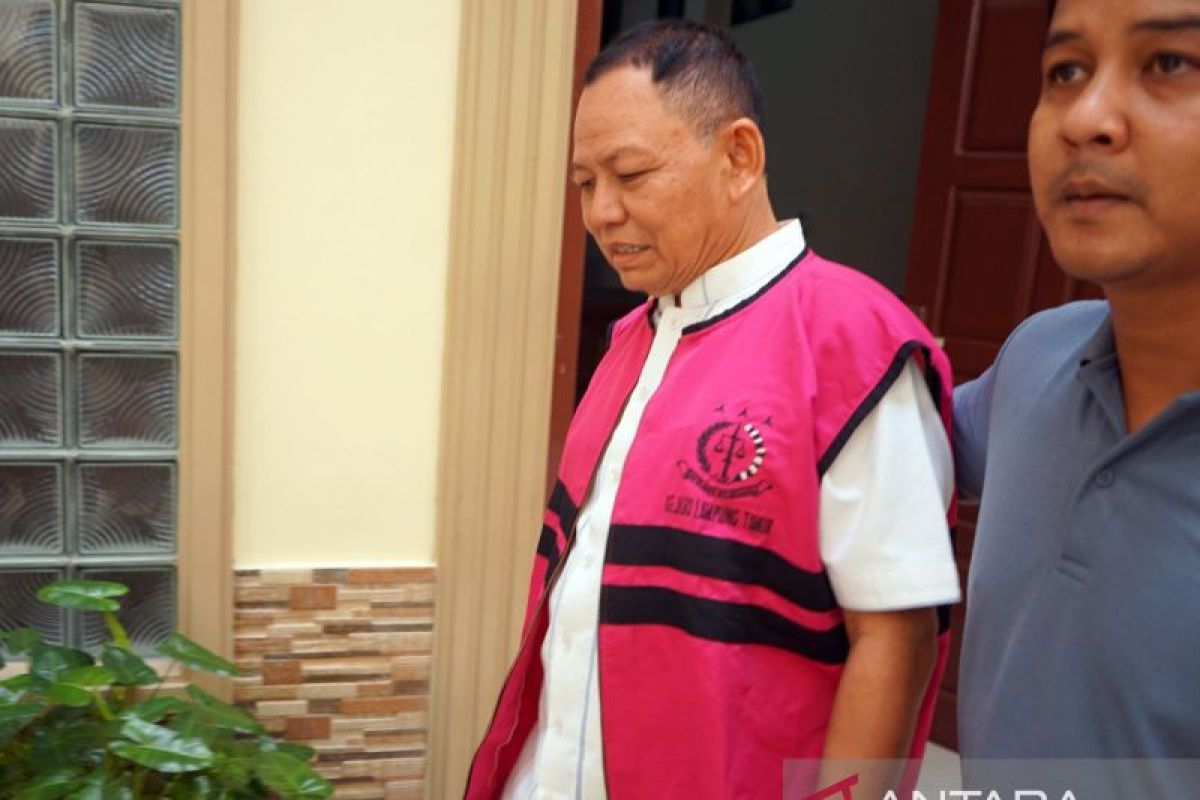 Mantan Bupati Lampung Timur dituntut 8 tahun 6 bulan penjara