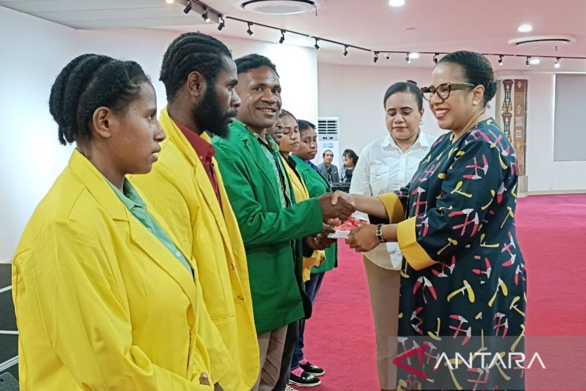 20 mahasiswa keluarga pejuang Pepera Papua mendapat beasiswa