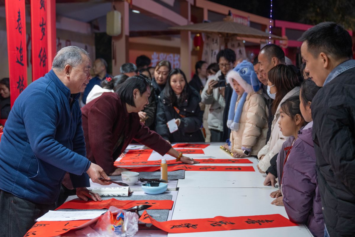Menengok kemeriahan pameran barang untuk tahun baru Imlek di Chongqing