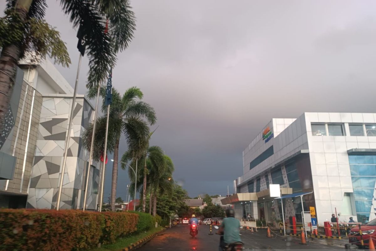 BMKG: Tiga kabupaten di Sulut berpotensi hujan lebat dan angin kencang
