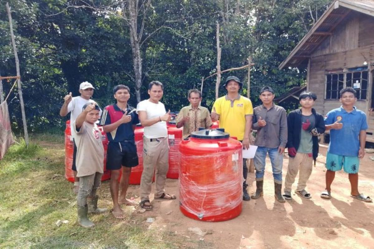 Dua desa di Barito Utara dan Murung Raya terima bantuan tandon air