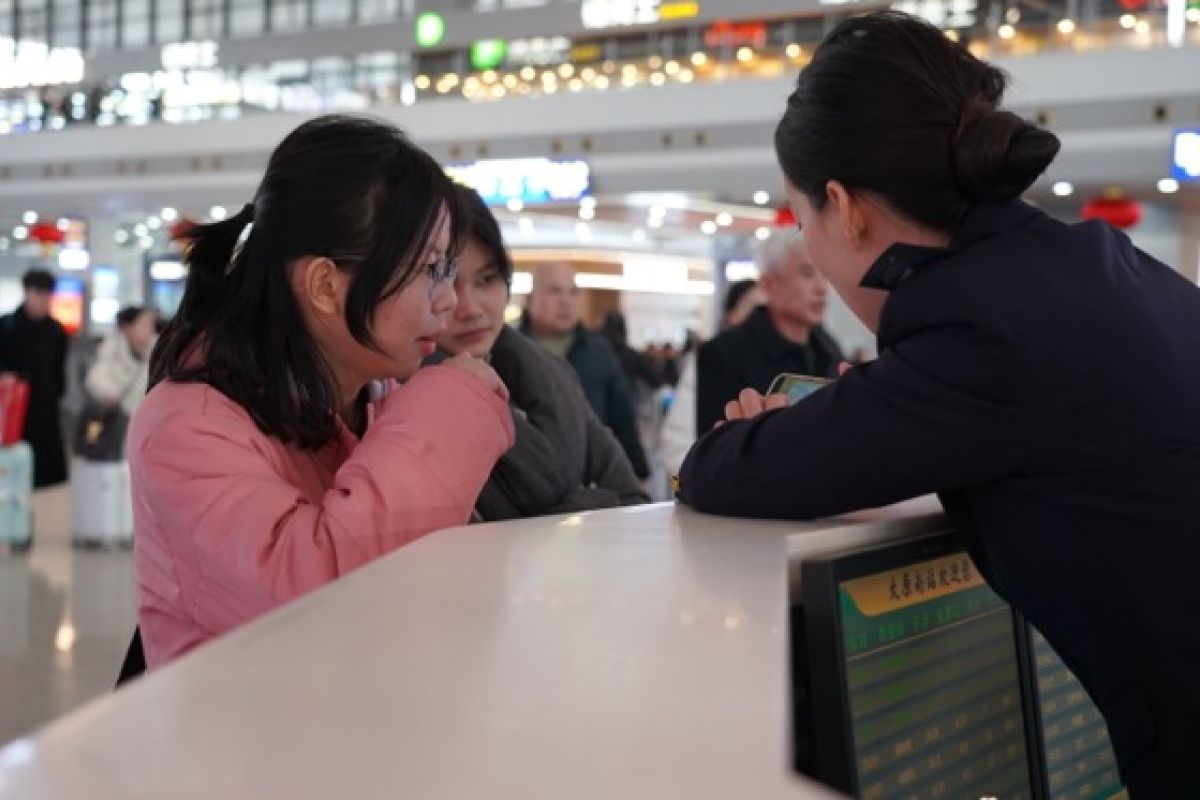 Dua mahasiswa Indonesia jajal kereta cepat saat libur Imlek di China