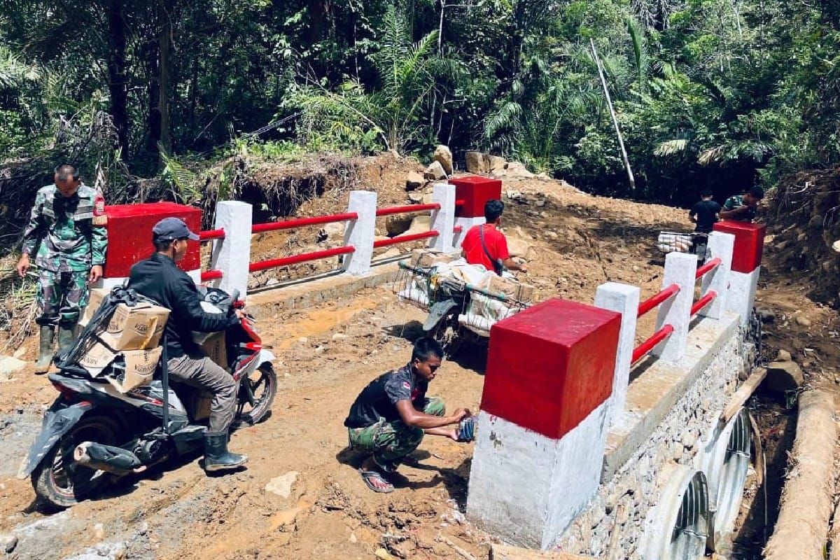 TNI rampungkan jembatan Armco di Tapanuli Tengah pulihkan akses warga