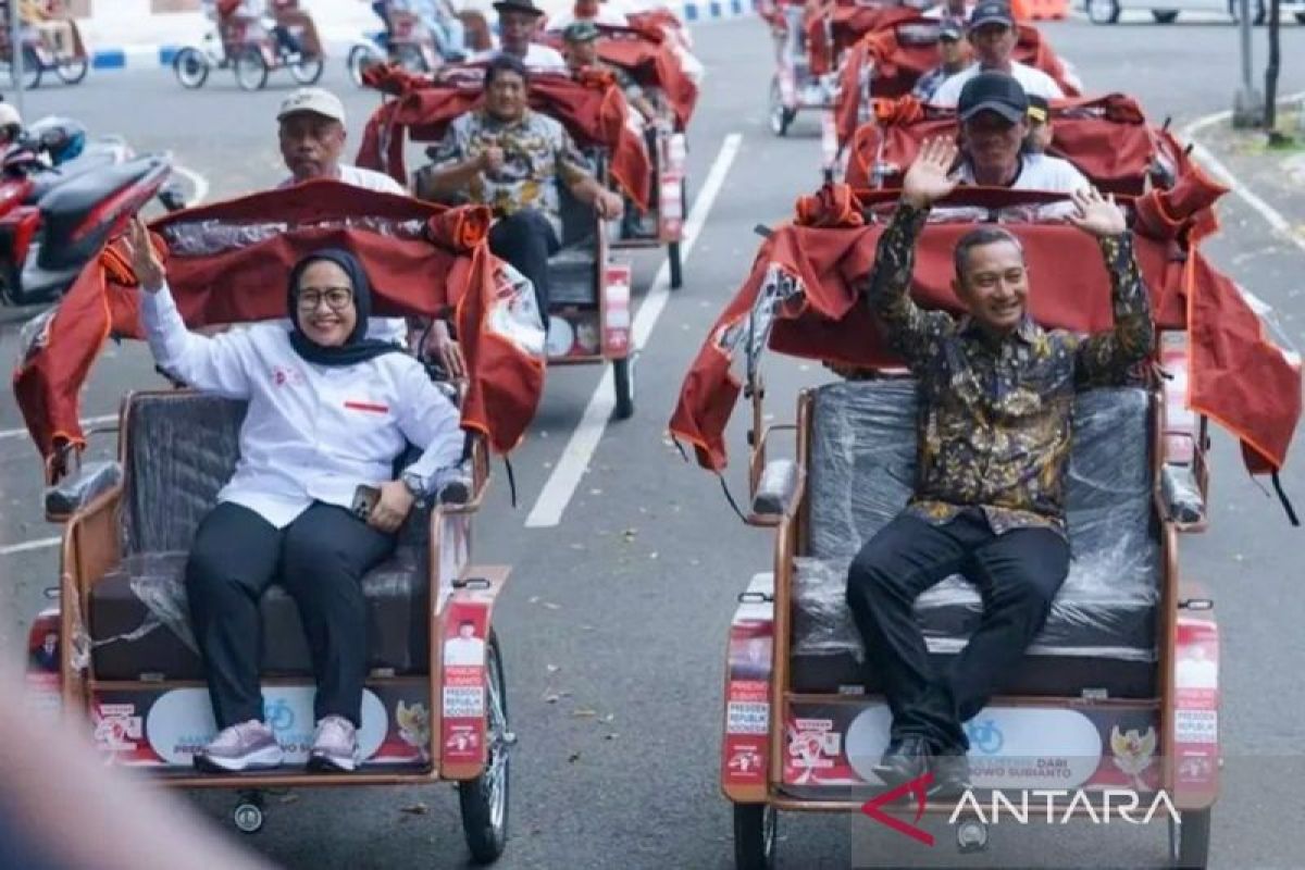 100 pembecak Pacitan terima bantuan becak listrik dari Presiden RI
