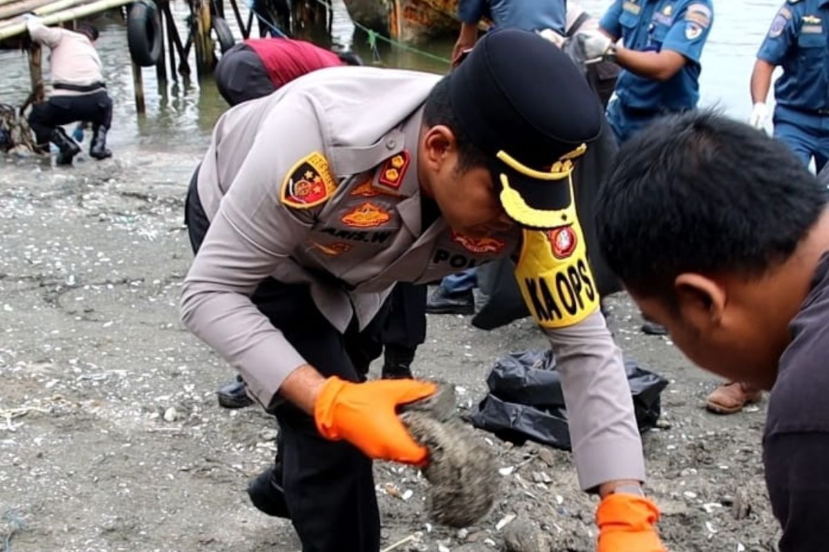 Polisi bersihkan kawasan Pelabuhan Tanjung Priok