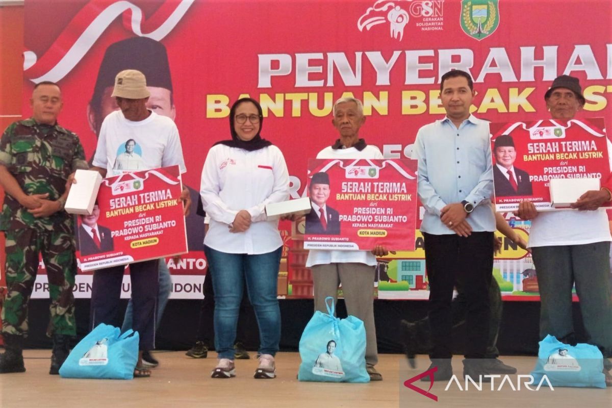 Yayasan GSN salurkan sebanyak 200 unit becak listrik di Kota Madiun