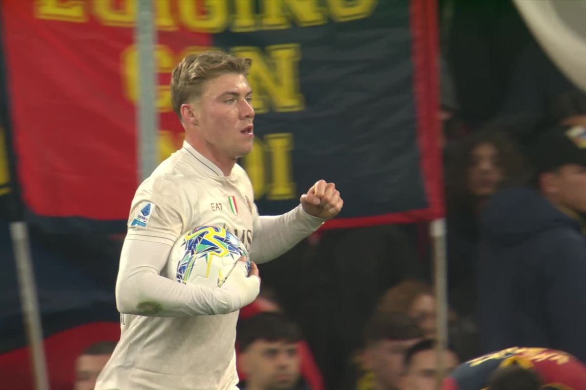 Rasmus Hojlund antar Napoli kalahkan Genoa 3-2