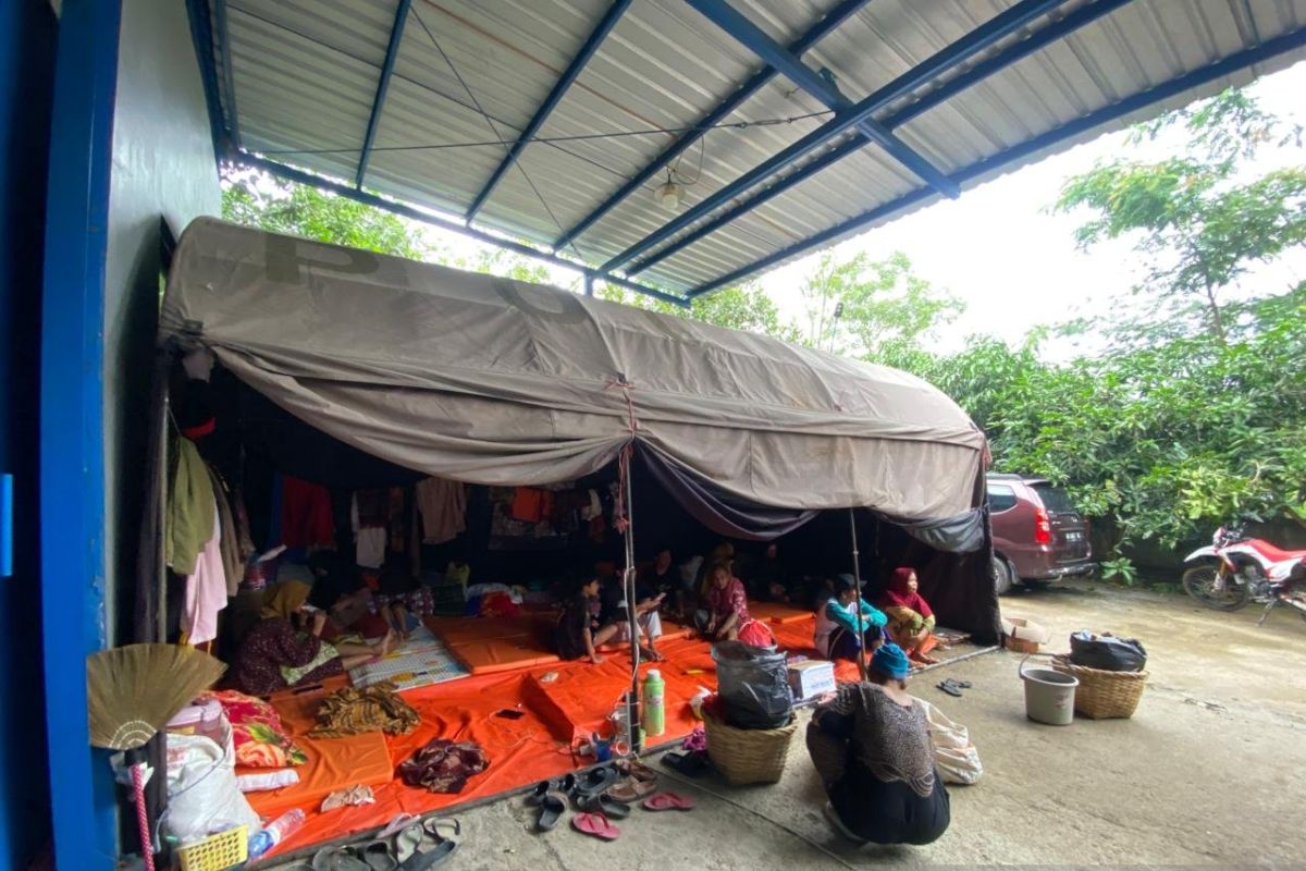 Pergerakan tanah di Tegal masih aktif, pengungsi mencapai 2.453 jiwa