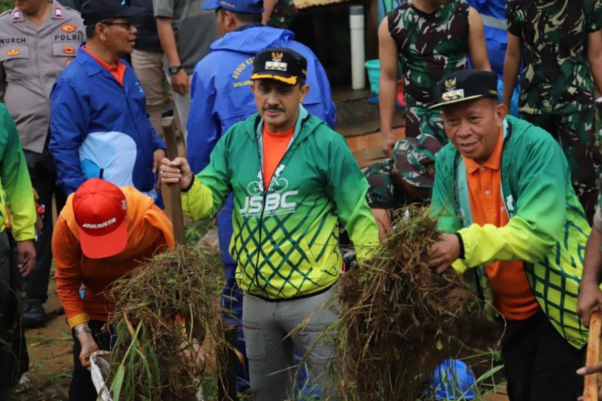 Pemkot Jaksel gencarkan kerja bakti demi ciptakan lingkungan bersih