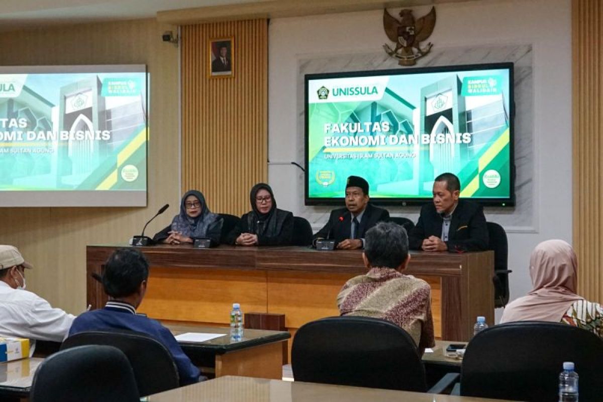 FEB Unissula kini miliki 21 guru besar