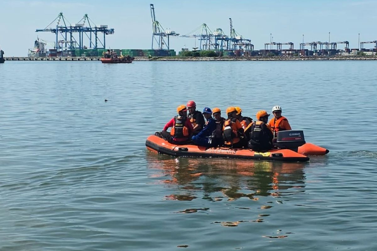 SAR gabungan cari nelayan tenggelam di perairan New Port Makassar 